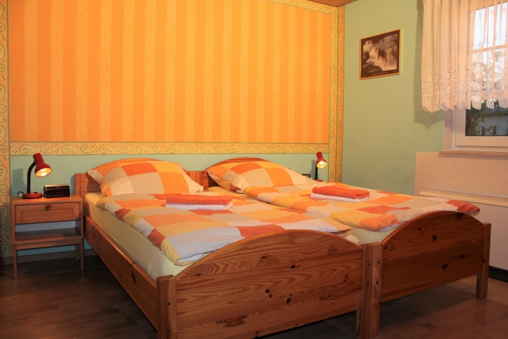 FeWo orange - Schlafen