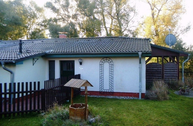 Ferienwohnungen Landhaus am Teich &middot; Ferienhaus türkis