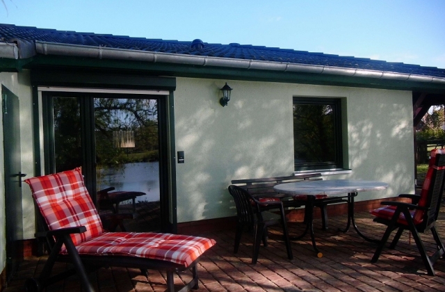 Ferienwohnungen Landhaus am Teich &middot; Ferienhaus lila