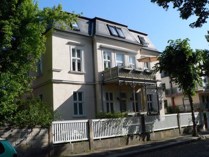 Löbauer Str. 12 im Sommer