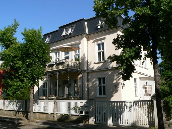 Löbauer Str. 12 im Sommer