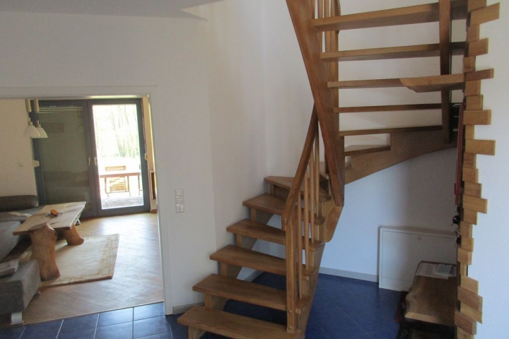 Treppe ins Obergeschoss
