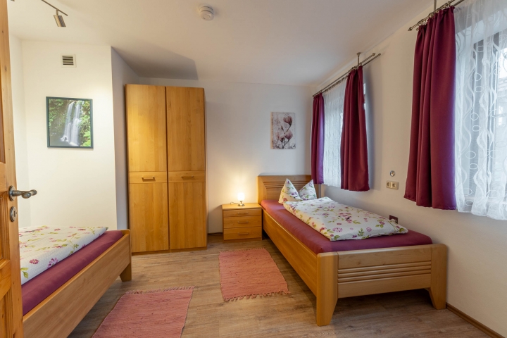 Schlafzimmer mit 2 Einzelbetten