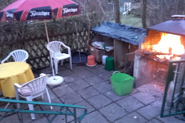 Grillplatz im Biergarten am Hauptgebäude 1