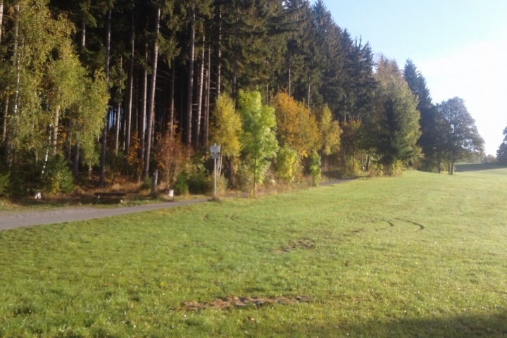 Wanderwege gehen direkt vom Haus in die Umgebung