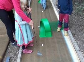 Minigolfanlage für Außen-und Innenbereich