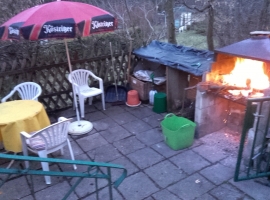 Grillplatz im Biergarten am Hauptgebäude 1