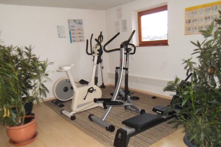 Fitnessgeräte (in den Wintermonaten nicht nutzbar)