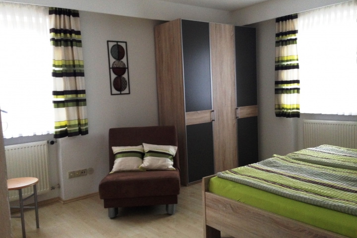 Schlafzimmer Nr. 2 mit Dusche und WC,
d.h.  jedes der beiden Schlafzimmer ist mit Dusche/WC ausgestattet !