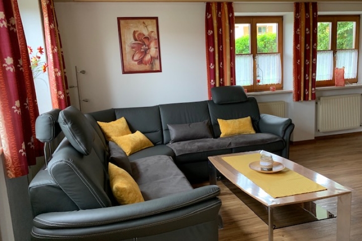 Gemütliche neue Couch-Garnitur, pass. bis 6 Pers.
