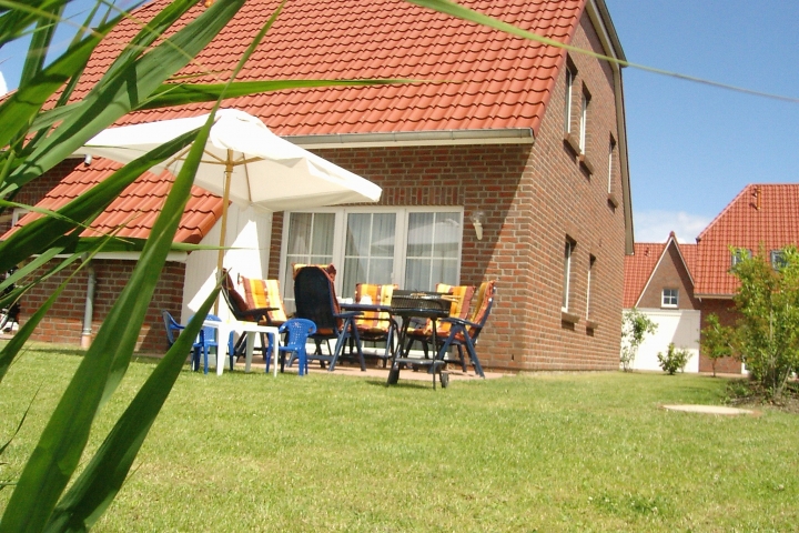 Seepark Burhave Ferienhaus 64 | Terrasse und Garten