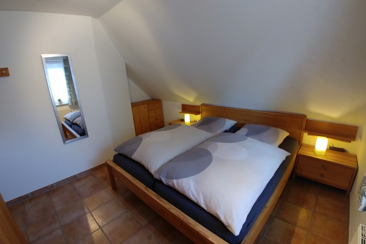 Schlafzimmer 1 mit Doppelbett