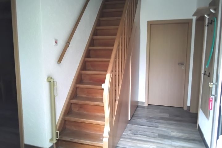 Treppe ins Obergeschoss