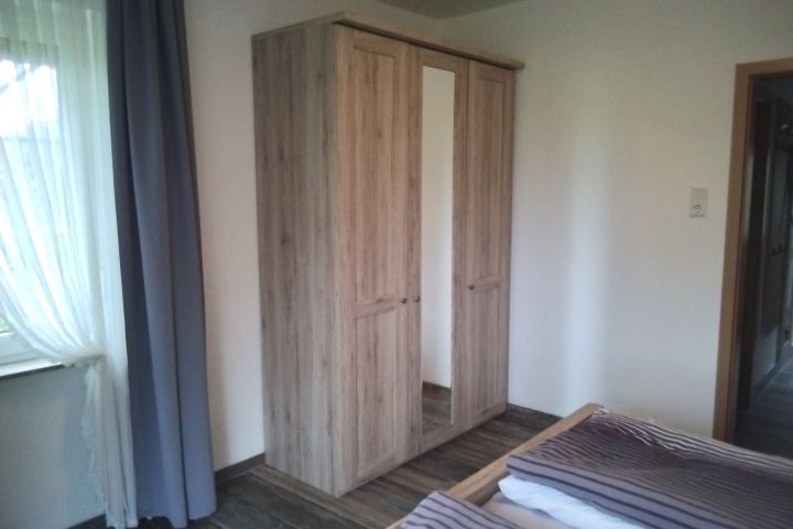 Wäscheschrank im Schlafzimmer Erdgeschoss