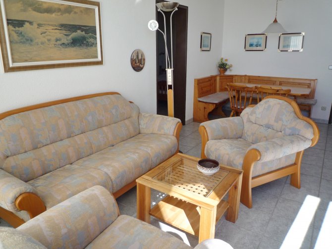 Ferienwohnungen in Ostsee-Residenz Damp | Wohnzimmer mit Essecke