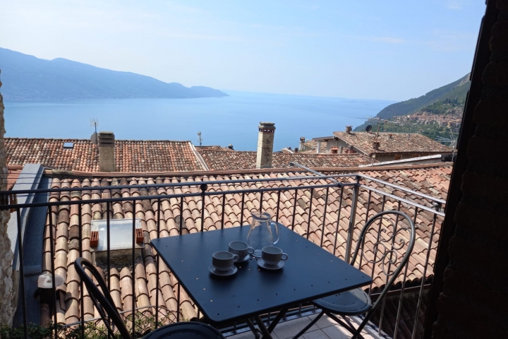 Balkon Mimosa mit traumhaftem Seeblick