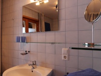 Dusche/WC mit kleinem Balkon