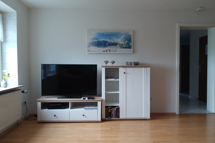 ...mit Fernseher, Sat-TV und DVD-Player