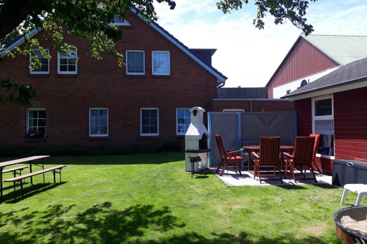 Grillterrasse und Haus Seewind