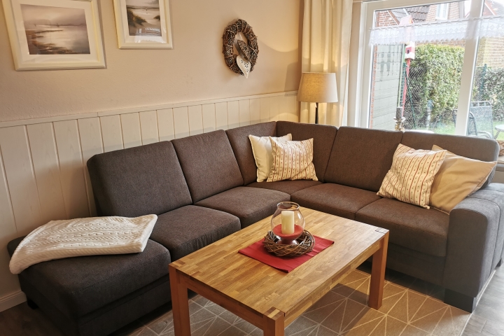 Große Couch mit Sat Fernsehen /Glasfasernetz