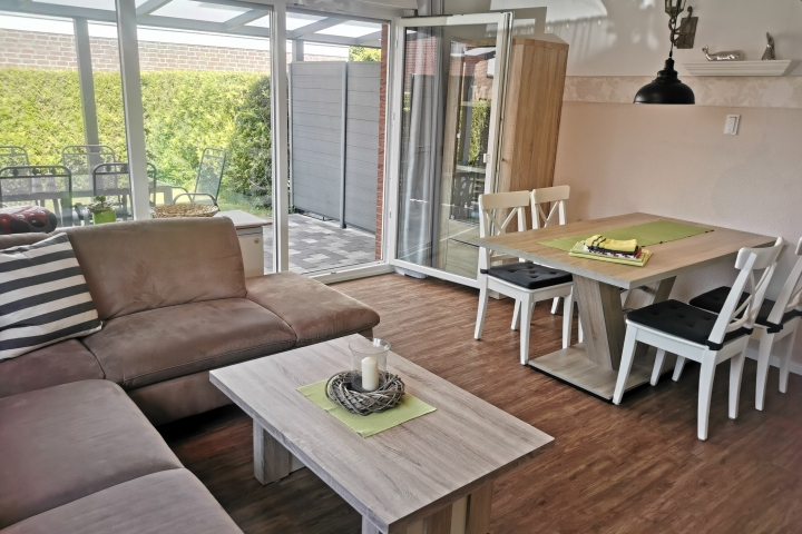 Ferienwohnungen im Ferienhaus Dinkla | Zugang zum Garten (nicht einsehbar ) und überdachter Terrasse