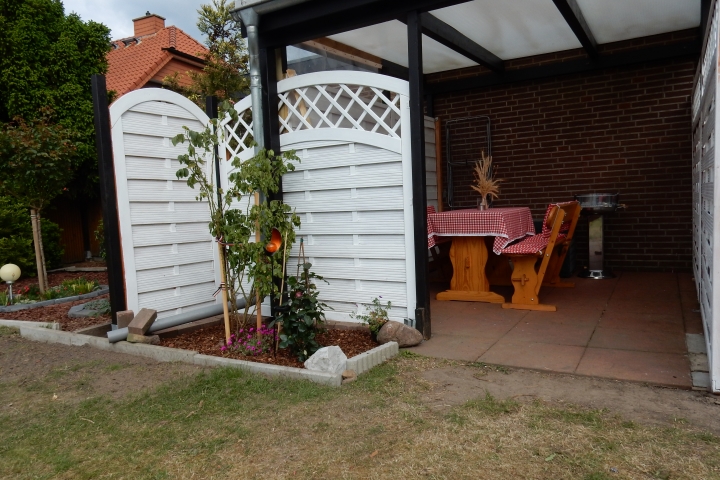 Sitzecke mit Grill und Liegewiese für Ferienwohnung unten