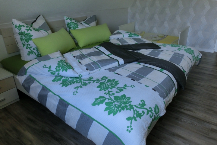 Bett im Schlafzimmer