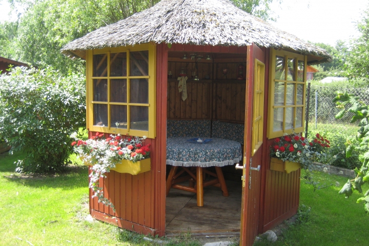 Der Pavillon für Sie zur Alleinnutzung, wenn Sie möchten. Prima auch als Schlechtwettervariante!