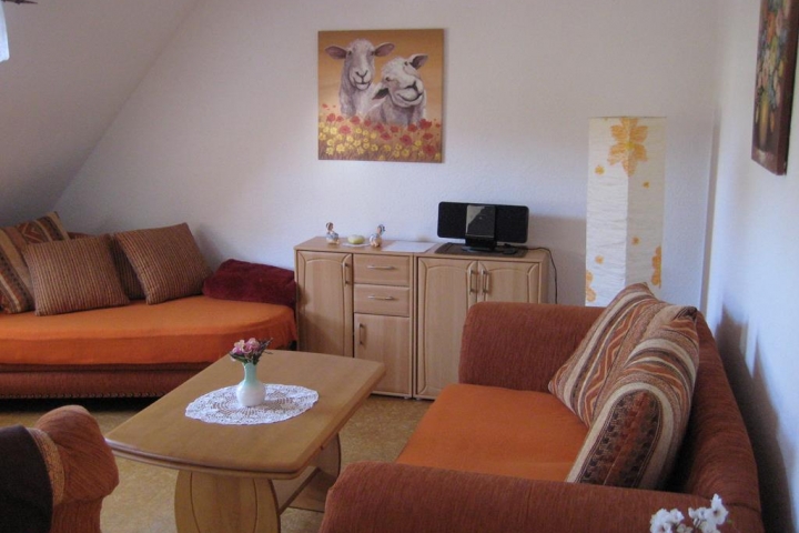 Ausschnitt vom Wohnzimmer (Aufbettung nicht im Bild)