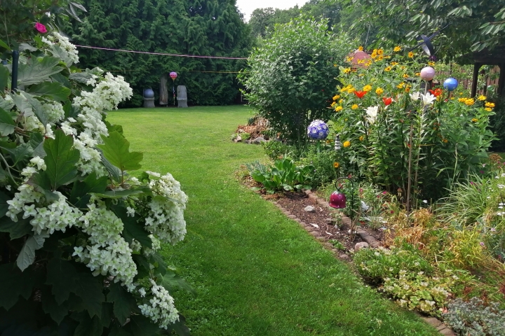 FeWo mit Garten | Das Grundstück ist ca. 1200qm groß. Sie können davon ca. 600qm für Ihre Auszeit nutzen.