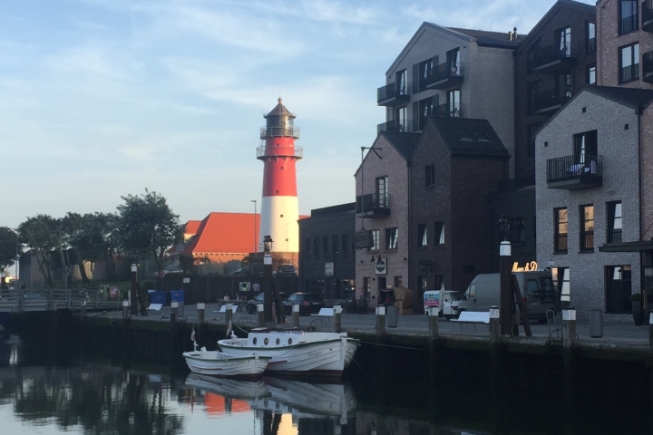 Der Museumshafen mit Leuchtturm.