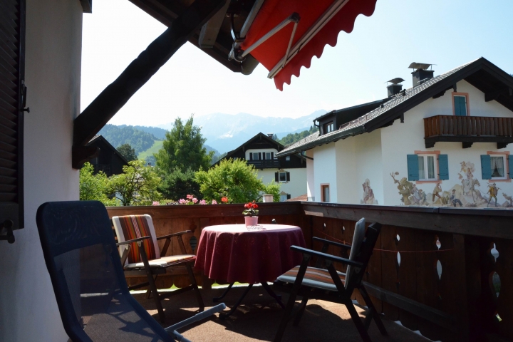großzügige Balkonterasse