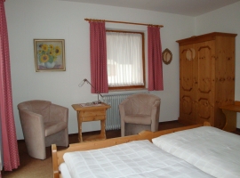 Schlafzimmer 1