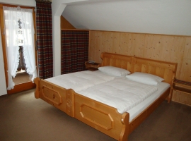 Schlafzimmer mit Zugang zum Südbalkon