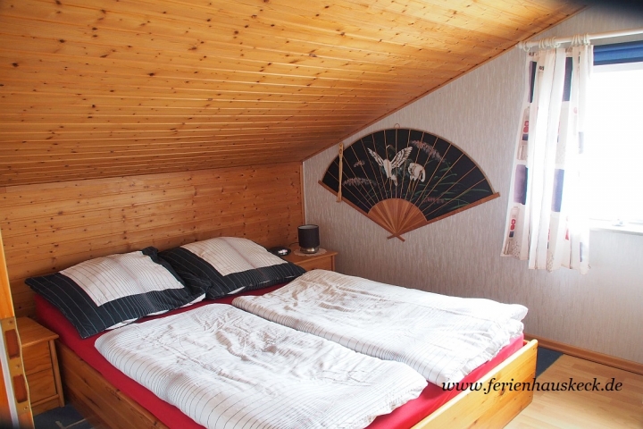 Doppelbett im Schlafzimmer