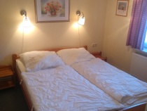 Elternschlafzimmer, Betten 2 x 0,80 m