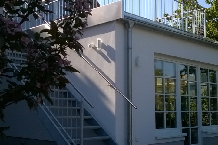 Treppe zur Dachterrasse und zur Wohnung