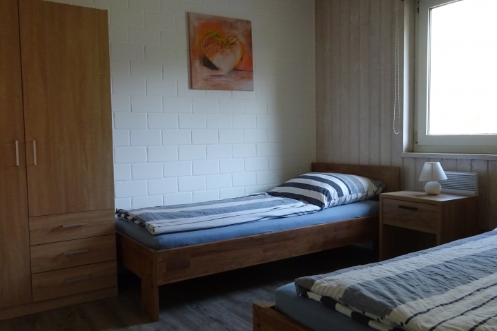 Kinderzimmer mit 2 großen Betten 200 x 90 cm