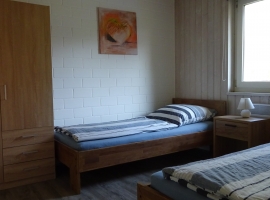 Kinderzimmer mit 2 großen Betten 200 x 90 cm