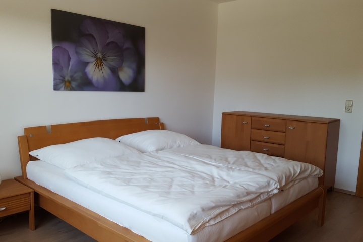 Ferienwohnung 4 bis 8 Personen
Schlafzimmer 1 klimatisiert 190x200 cm Bett
Ferienhof-Günterfürst Erbach im Odenwald