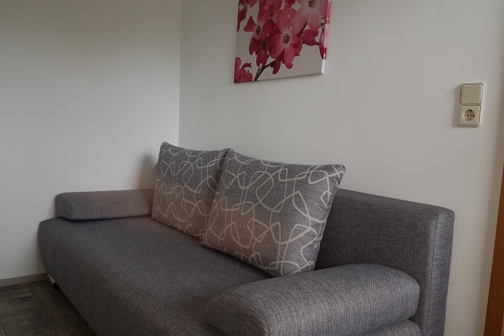 Ferienwohnung 4 bis 8 Personen
zum Schlafzimmer 2 angrenzendes Zimmer mit Schlafcouch für 2 Personen
Ferienhof-Günterfürst Erbach im Odenwald