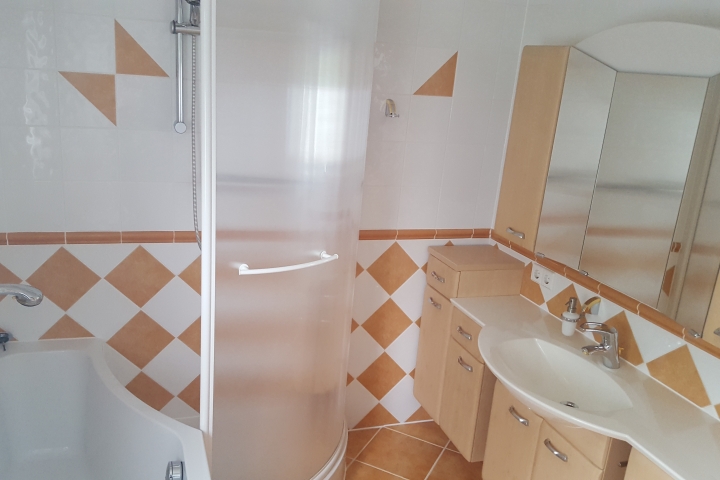 Ferienwohnung 4 bis 8 Personen
Badezimmer 2
Ferienhof-Günterfürst Erbach im Odenwald