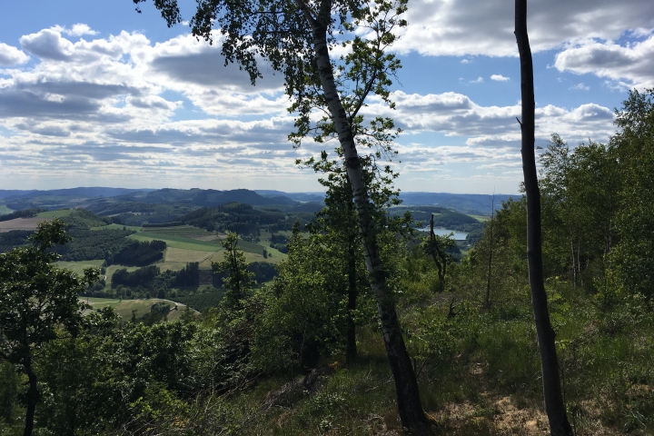 Wandertour auf den Vogelsang bei Meschede, Felsenblick zum Hennesee