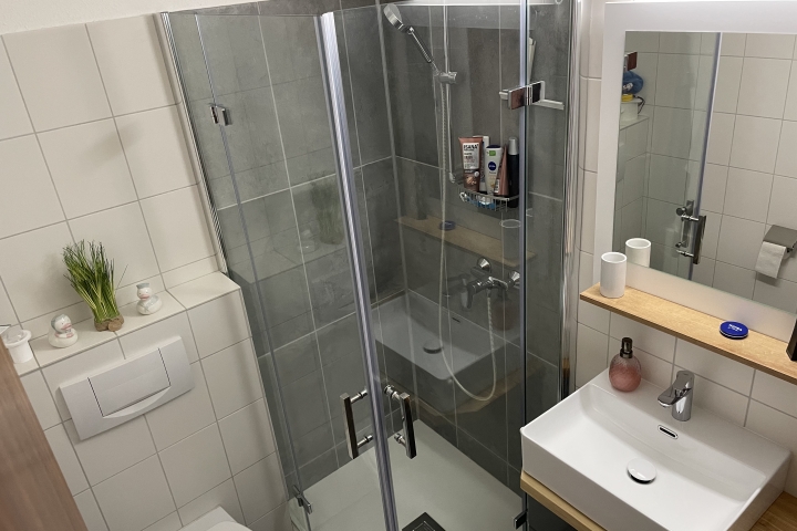 Duschbad mit ebenerdiger Dusche