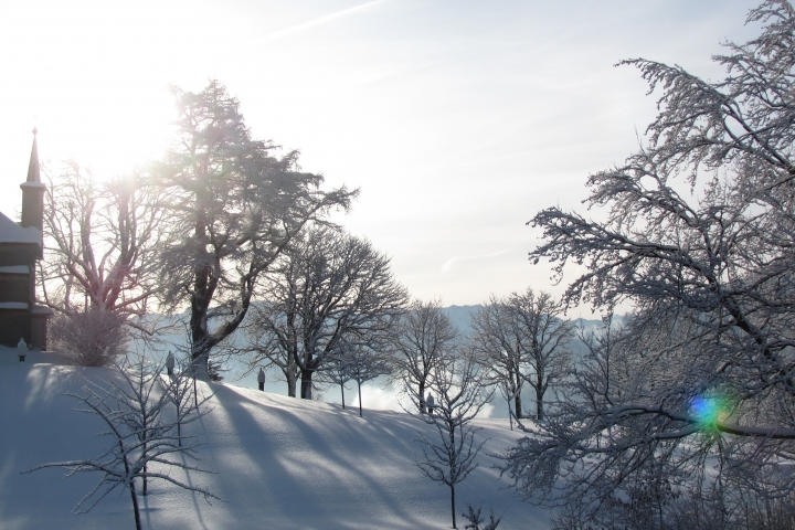 Blick vom Balkon in die Bergwelt