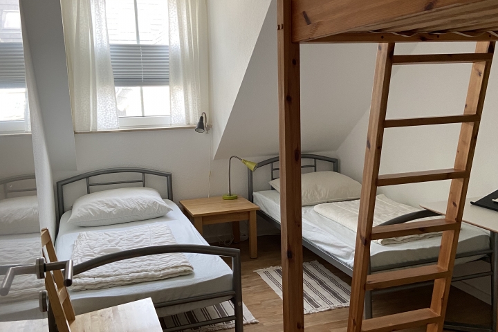 Schlafzimmer B - mit 2 Betten und Koje