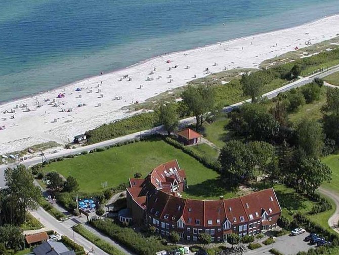 Appartementanlage Godewind Kronsgaard | Schöne FW mit Meerblick u. Loggia. Direkt am breiten Ostseestrand mit Strandkorb und beheiztem Schwimmbad inklusive!