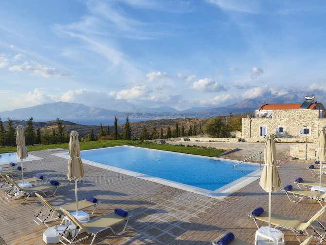 Orelia Cretan Naturstein-Villa mit dem 82m2 Gemeinschaftspool und Blick zum Mittelmeer