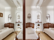 Orelia Cretan Naturstein-Villa - Das separate Schlafzimmer mit zwei Einzelbetten