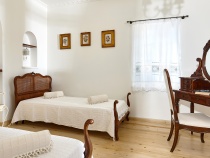 Orelia Cretan Naturstein-Villa - Das separate Schlafzimmer mit zwei Einzelbetten